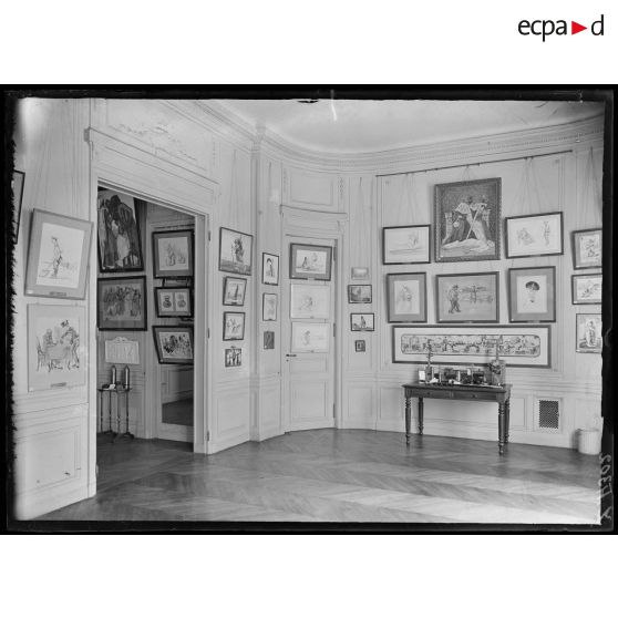 Paris. Musée Leblanc. Exposition d'oeuvres de guerre. [légende d'origine]