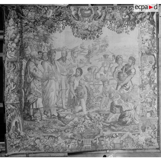 Paris. Musée Leblanc. Exposition d'oeuvres de guerre. [légende d'origine]