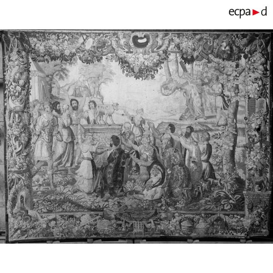 Paris. Musée Leblanc. Exposition d'oeuvres de guerre. [légende d'origine]