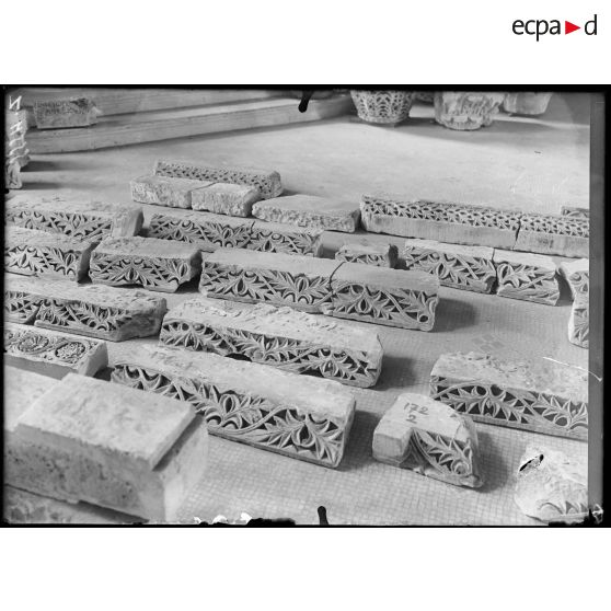 Paris. Musée du Louvre. Salle réservée aux sculptures égyptiennes. [légende d'origine]