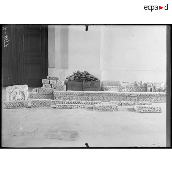 Paris. Musée du Louvre. Salle réservée aux sculptures égyptiennes. [légende d'origine]