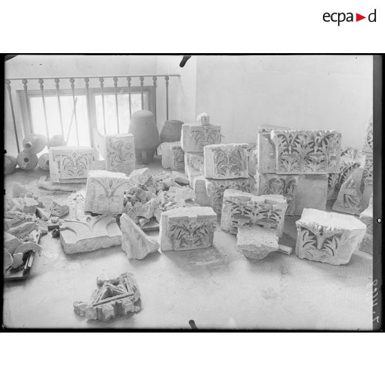 Paris. Musée du Louvre. Salle réservée aux sculptures égyptiennes. [légende d'origine]