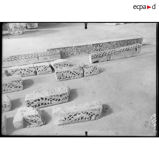 Paris. Musée du Louvre. Salle réservée aux sculptures égyptiennes. [légende d'origine]