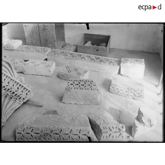 Paris. Musée du Louvre. Salle réservée aux sculptures égyptiennes. [légende d'origine]