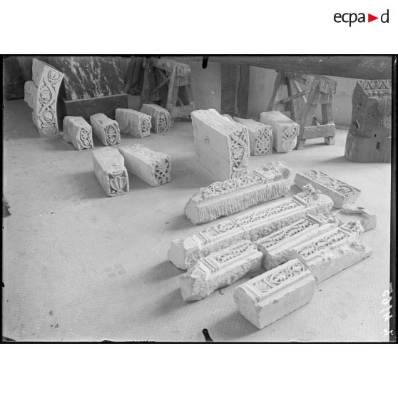 Paris. Musée du Louvre. Salle réservée aux sculptures égyptiennes. [légende d'origine]