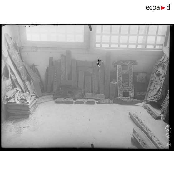 Paris. Musée du Louvre. Salle réservée aux sculptures égyptiennes. [légende d'origine]