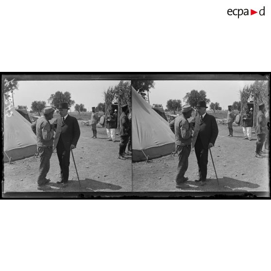 Tarente. Monsieur Godart et un de ses électeurs. [légende d'origine]