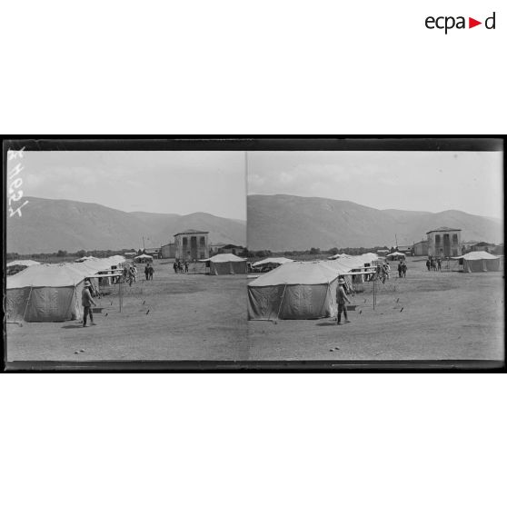 Itéa. Visite de M. Justin Godart à l'hôpital d'évacuation n°3. [légende d'origine]