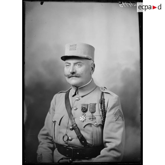 Cartes d'identité. [légende d'origine]