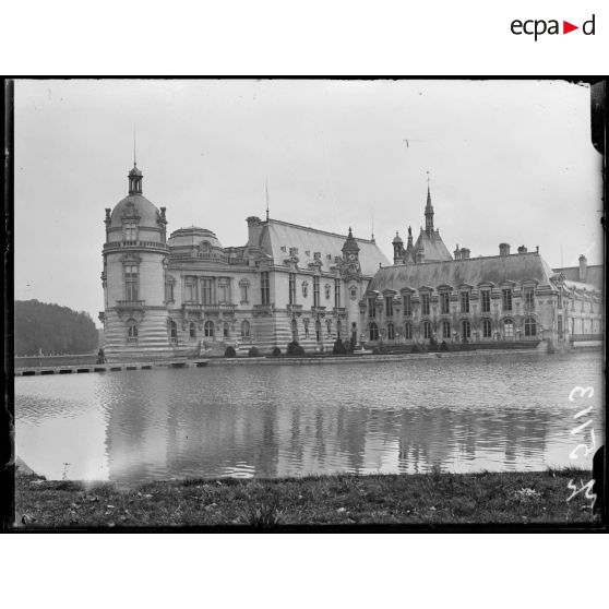 Chantilly (Oise). Le château. [légende d'origine]