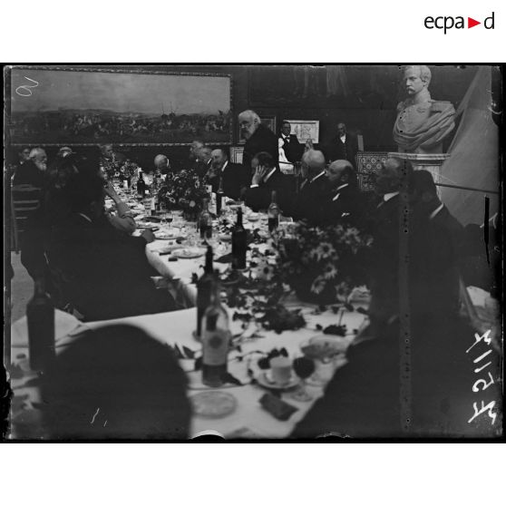 Chantilly (Oise). Déjeuner offert par M. Michelin. Discours de M. Ernest Lavisse. [légende d'origine]