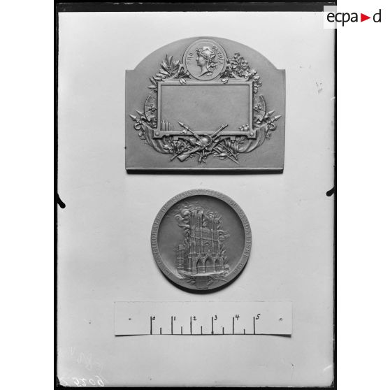 Paris. Musée Leblanc. Plaquette française. [légende d'origine]