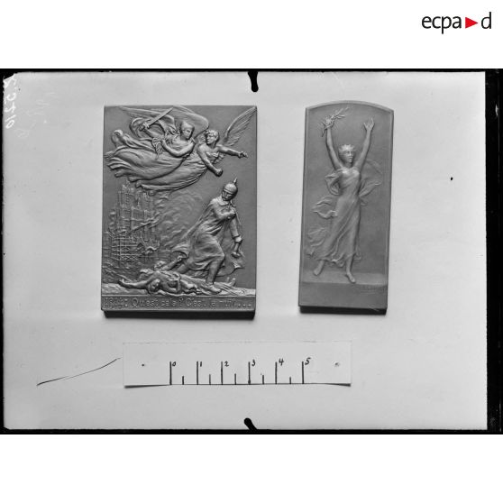 Paris. Musée Leblanc. Plaquette française. [légende d'origine]