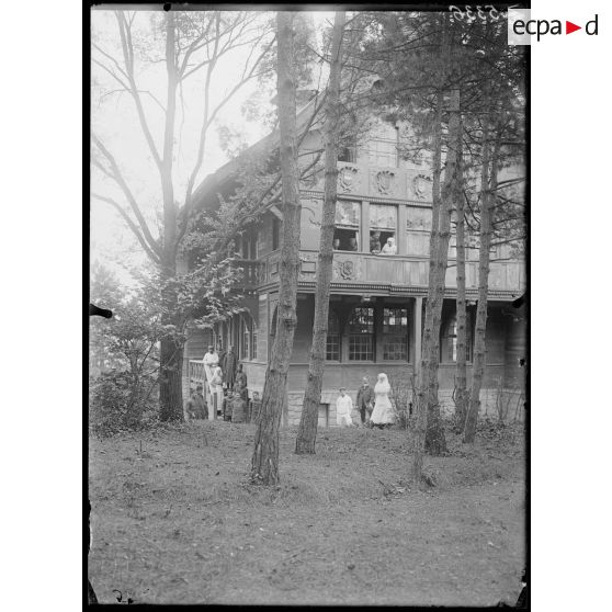 [Un pavillon de l'hôpital colonial de Carrières sous Bois].