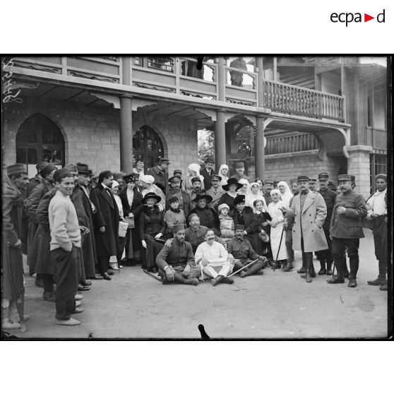 Carrières sous Bois (Seine-et-Oise). Hôpital colonial. Banquet à l'hôpital. [légende d'origine]