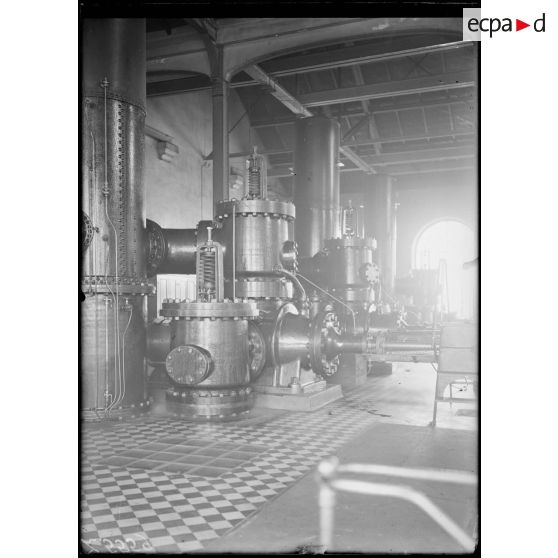 Choisy-le-Roi (Seine-et-Oise). Compagnie des Eaux. Les pompes. [légende d'origine]