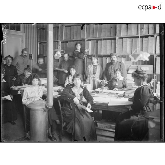 Paris. Ministère de la Guerre, boulevard Saint-Germain. Greffe central, la rédaction. [légende d'origine]