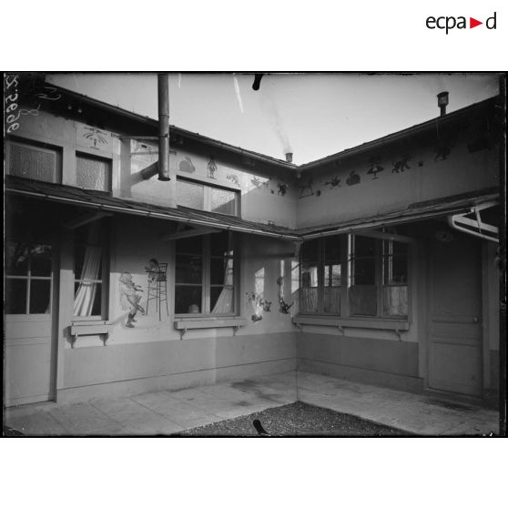 Paris. Pouponnière du camouflage (passage de l'Atlas). Vue extérieure de la pouponnière. [légende d'origine]