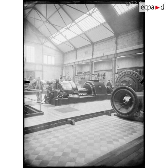 Dives-sur-Mer (Calvados). Usine de l'électrométallurgie. La presse. [légende d'origine]