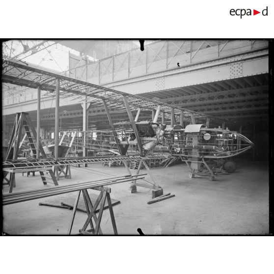Issy-les-Moulineaux. Ateliers Caudron. La maquette du R11. [légende d'origine]