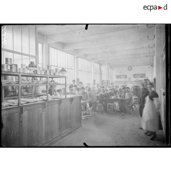 Issy-les-Moulineaux. Usine SEV, magnétos et dynamos. Le restaurant. [légende d'origine]