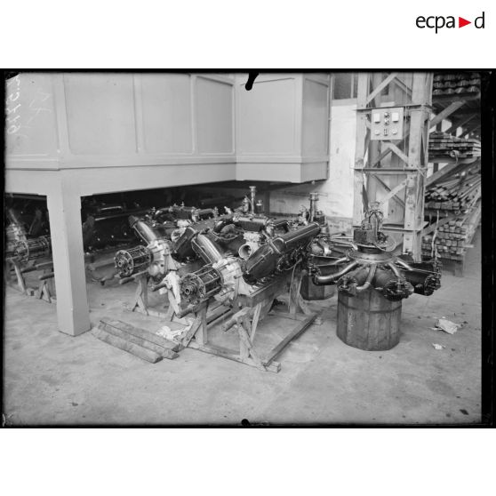 Issy-les-Moulineaux. Ateliers Caudron. Moteurs Hispano-Suiza et Anzani. [légende d'origine]