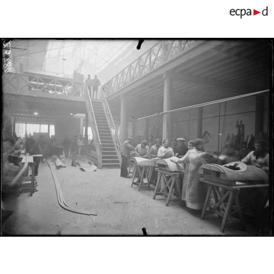 Issy-les-Moulineaux. Ateliers Caudron. La menuiserie. [légende d'origine]