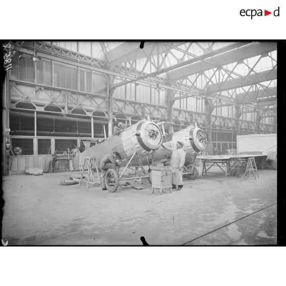 Billancourt. Usine Salmson. Deux avions terminés. [légende d'origine]