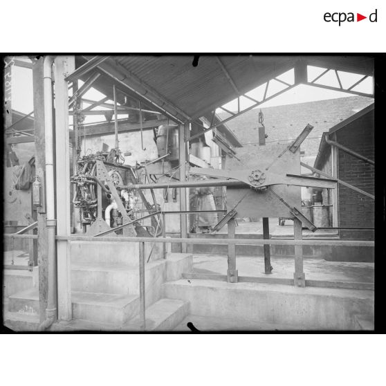 Billancourt (Seine). Usine Salmson. Atelier des magnétos, banc d'essai de moteur, résistance à pales. [légende d'origine]