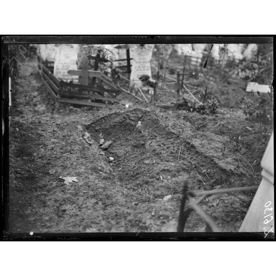 Avignon. Au cimetière. Tombes de militaires bulgares. Tombe d'Ivantcho Géorgieff. [légende d'origine]