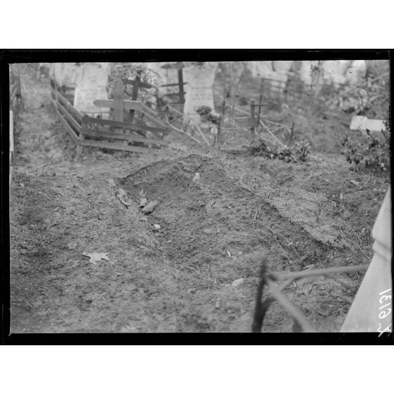 Avignon. Au cimetière. Tombes de militaires bulgares. Tombe d'Ivantcho Géorgieff. [légende d'origine]