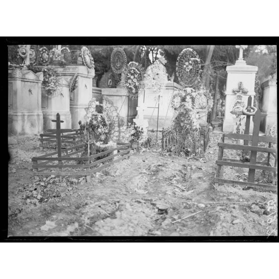 Avignon. Au cimetière. Tombes de militaires bulgares. Tombe d'Ali Mehmed Serbesse. [légende d'origine]