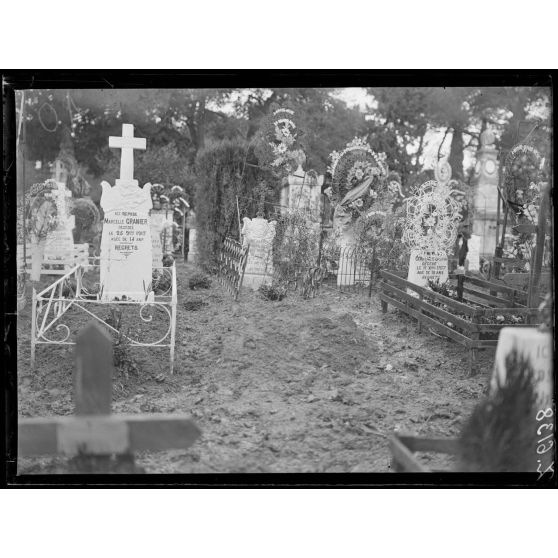 Avignon. Au cimetière. Tombes de militaires bulgares. Tombe de Staihof Staihokoxtof. [légende d'origine]