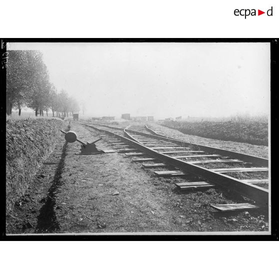 [Reproduction d'une photographie d'un aiguillage de voie ferrée.]