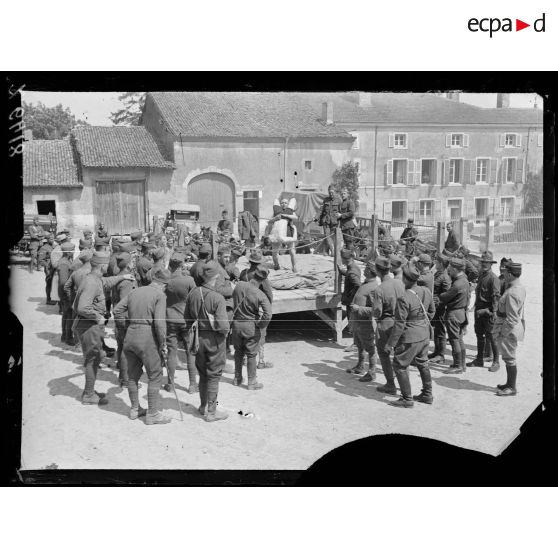 Documents archives. [légende d'origine]