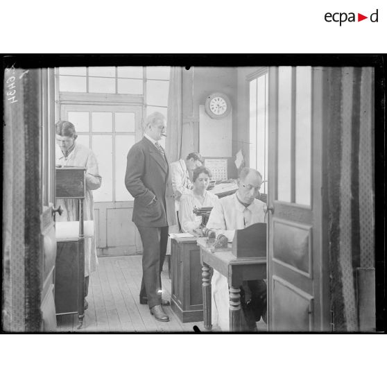 Documents archives. [légende d'origine]