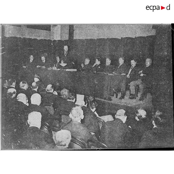 Documents archives. [légende d'origine]