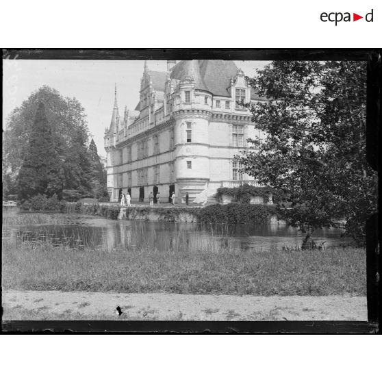 Documents archives. [légende d'origine]