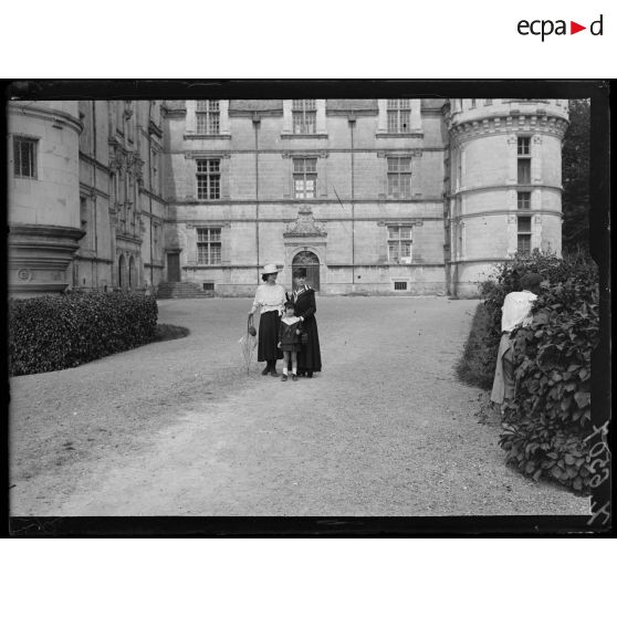 Documents archives. [légende d'origine]