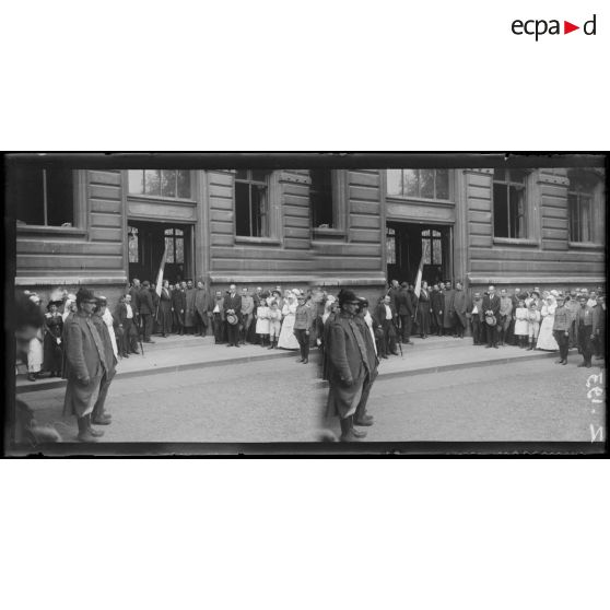 Remise de décorations à l'hôpital Rollin à Paris le 15 août 1915. [légende d'origine]