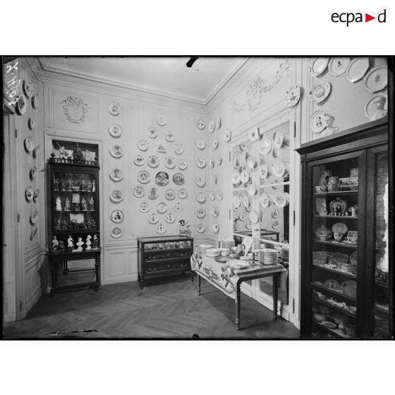 Paris. Musée Leblanc. Céramique. [légende d'origine]