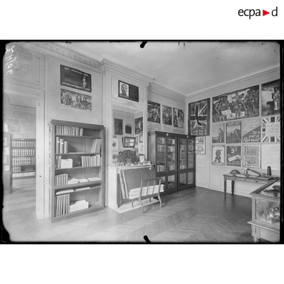 Paris. Musée Leblanc. Salle anglaise. [légende d'origine]