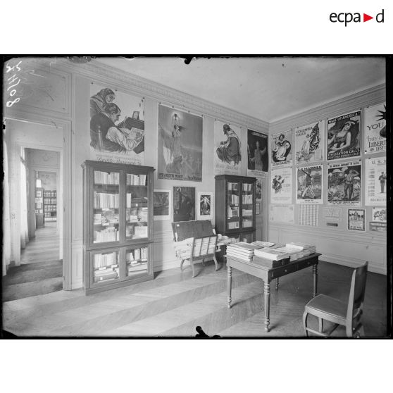 Paris. Musée Leblanc. Salle des affiches des alliés. [légende d'origine]