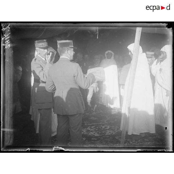 Casablanca. Maroc. Concours agricole. Le général Lyautey recommande aux chefs des régions d'employer des procédés modernes pour l'agriculture. [légende d'origine]