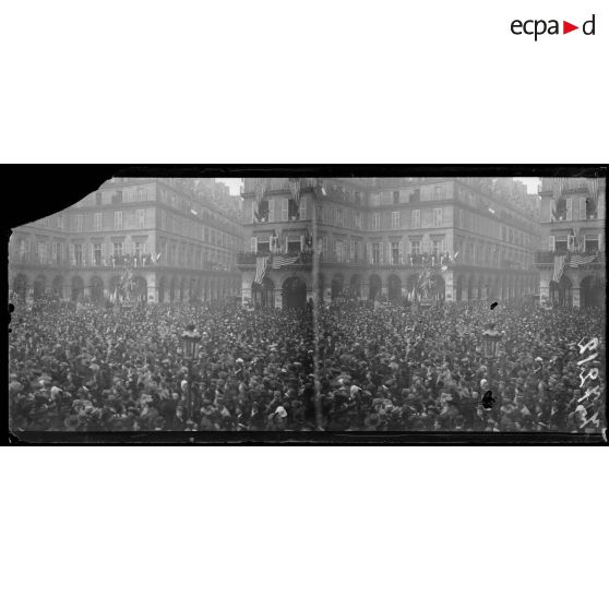 Paris. Manifestation en l'honneur de l'Alsace Lorraine. La foule. [légende d'origine]
