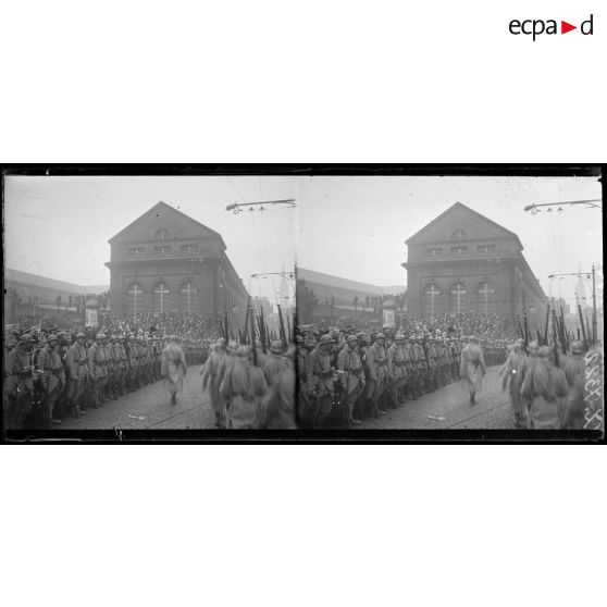 Metz. Entrée du maréchal Foch. Avant le passage du maréchal. [légende d'origine]