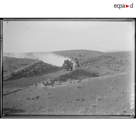Maroc oriental. Bou Denib et Talsinnt. Un convoi. [légende d'origine]