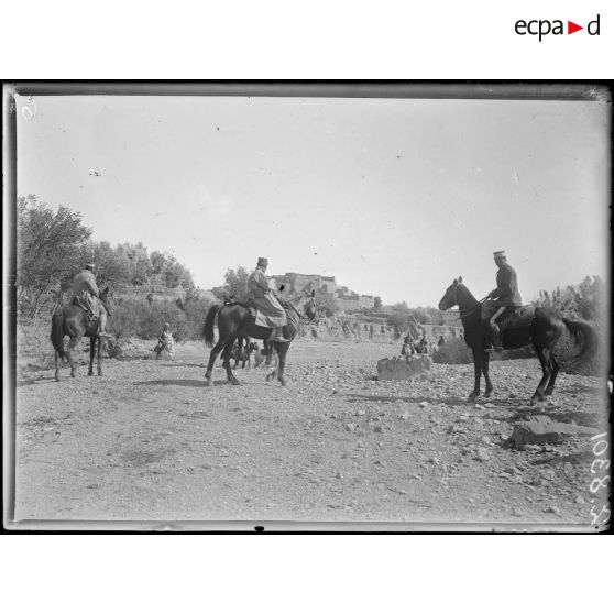 Maroc oriental. Le ksar de Khazzouane. [légende d'origine]