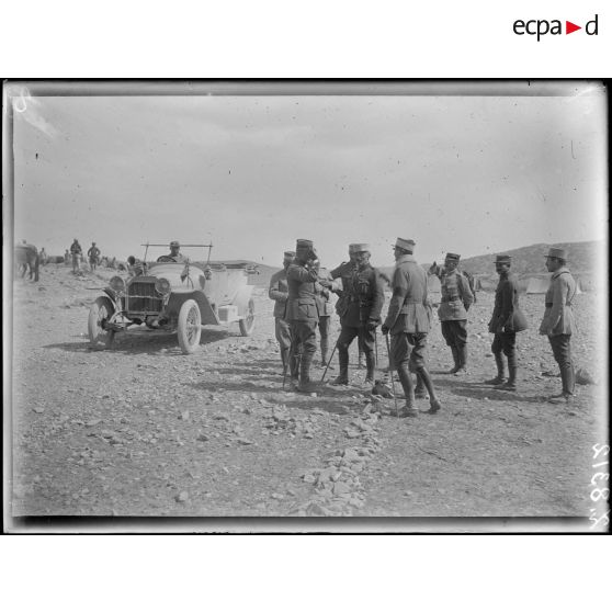 Maroc oriental. Talsinnt. Le général Bertrand et son état-major. [légende d'origine]