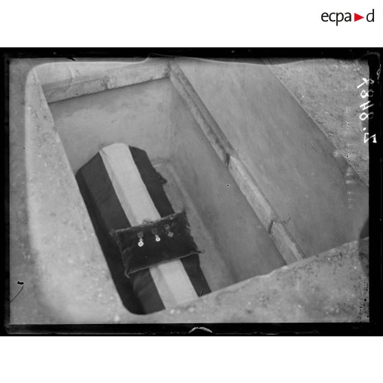 [Paris. Le cercueil du soldat inconnu.]
